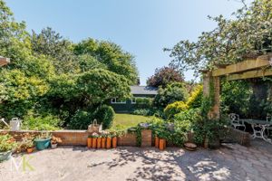 Photo 25- click for photo gallery